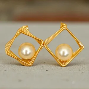 golden -Tone diamond shape Wire Frame Stud Earrings